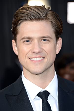 Official profile picture of Aaron Tveit