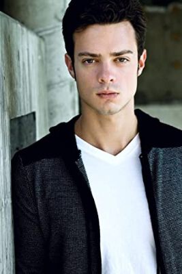 Official profile picture of Aaron Lee