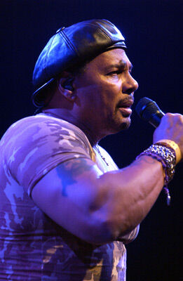 Official profile picture of Aaron Neville