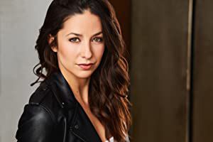 Official profile picture of Adriana Leonard