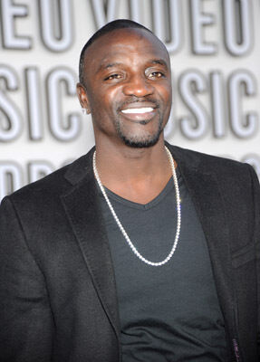 Official profile picture of Akon