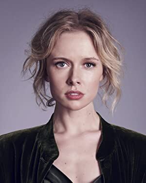 Official profile picture of Amelia Eve
