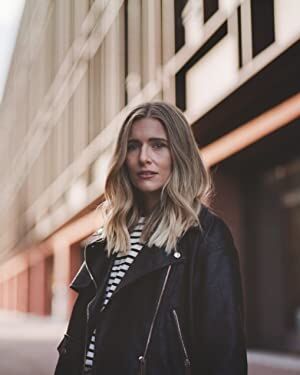 Official profile picture of Amy De Bhrún