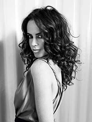 Official profile picture of Amy Manson