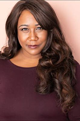 Official profile picture of Angela Roberts