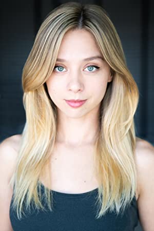 Official profile picture of Anna Lore