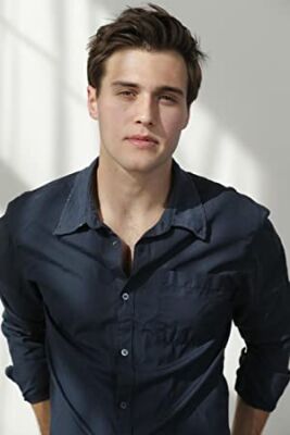 Official profile picture of Cameron Moulène