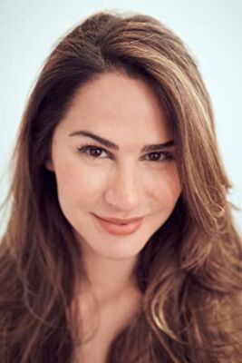 Official profile picture of Carolline Salomão