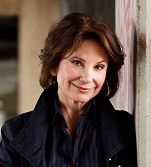 Official profile picture of Carolyn Mignini