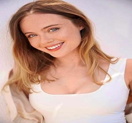 Official profile picture of Chloe Fox