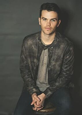 Official profile picture of Chris Douglass