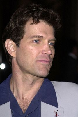 Official profile picture of Chris Isaak