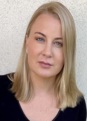 Official profile picture of Courtney Elizabeth