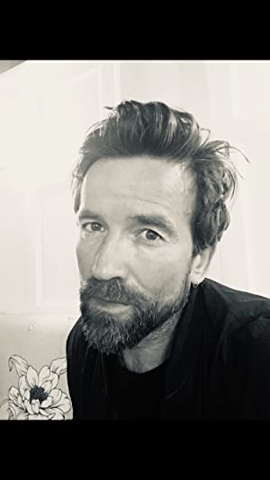 Official profile picture of Dean Lennox Kelly