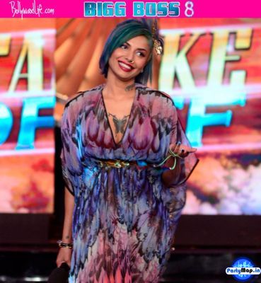 Photo of Diandra Soares at a show