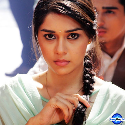 Photo of Eisha Singh at a concert