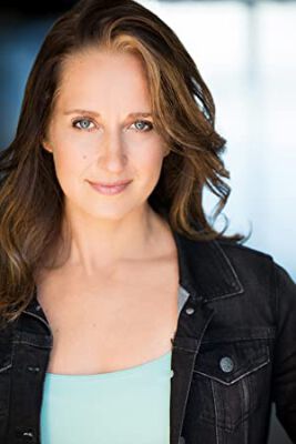 Official profile picture of Elisabeth Joy