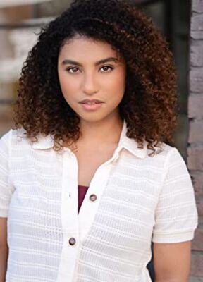 Official profile picture of Elizabeth Johnson