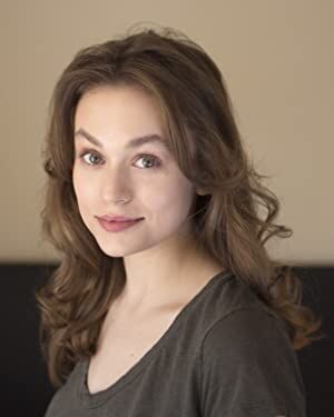 Official profile picture of Ella Ballentine