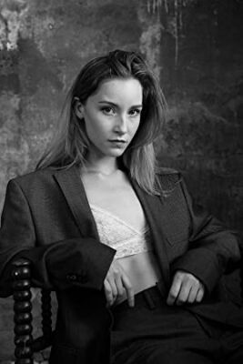 Official profile picture of Ella Holland