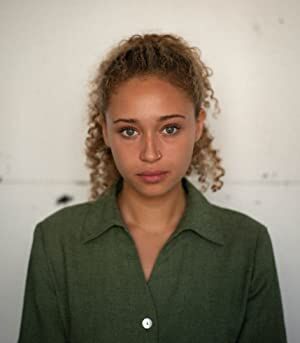 Official profile picture of Ella-Rae Smith