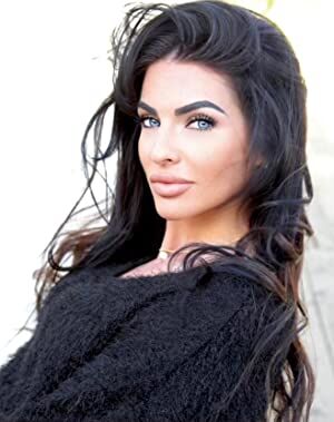 Official profile picture of Elle E. Wallace