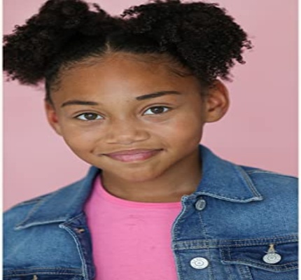 Official profile picture of Elle Naomi