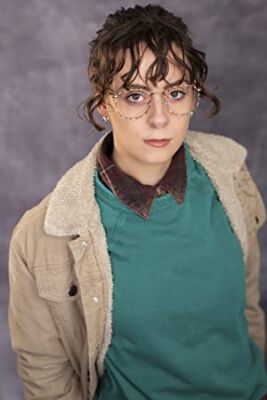 Official profile picture of Ellie Parker