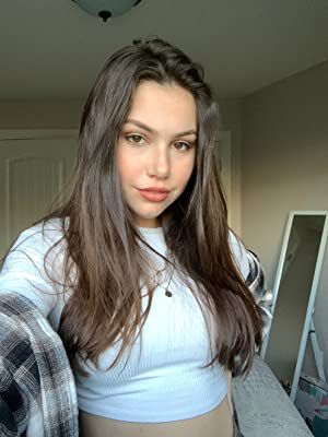 Official profile picture of Emily Mae Giles