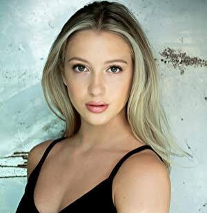 Official profile picture of Emily Roman