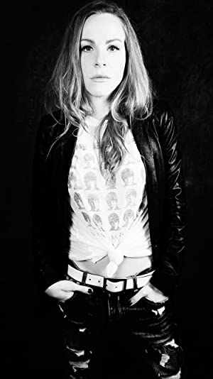 Official profile picture of Emma Myles