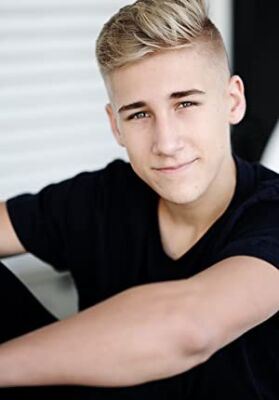 Official profile picture of Ethan Kinakin