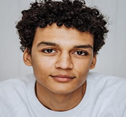 Official profile picture of Evan Ellison