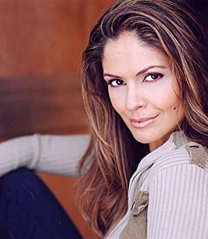 Official profile picture of Farah White