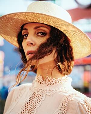 Official profile picture of Farrah Aviva