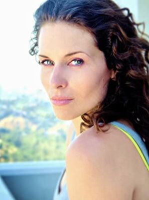 Official profile picture of Holly Elissa
