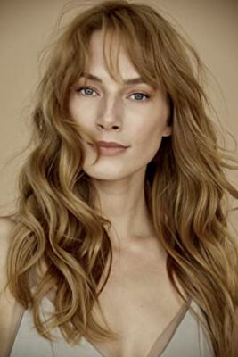 Official profile picture of Hunter Elizabeth