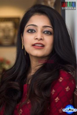 Photo of Janani Iyer at a show