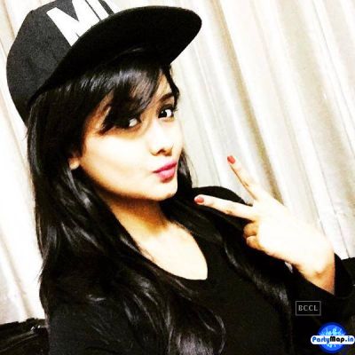 Photo of Kanchi Singh at a concert