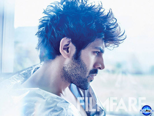 Photo of Kartik Aryan at a show