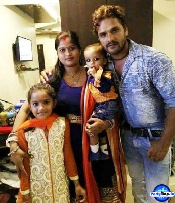 Photo of Khesari Lal Yadav at a show
