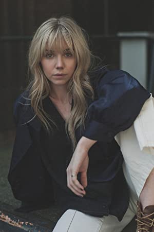 Official profile picture of Lauren Lyle