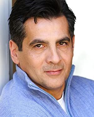 Official profile picture of Louis Perez