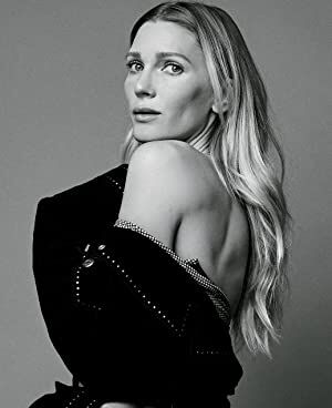 Official profile picture of Mackenzie Mason