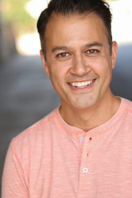 Official profile picture of Macklen Makhloghi