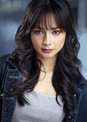 Official profile picture of Mae Claire