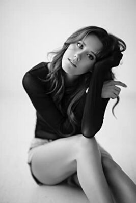 Official profile picture of Melanie Blake Roth