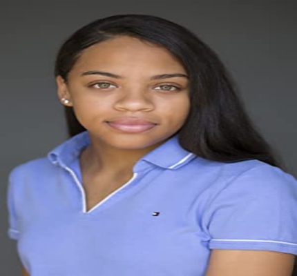 Official profile picture of Nia Simons
