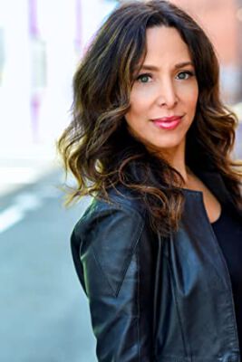 Official profile picture of Nicole Arlyn