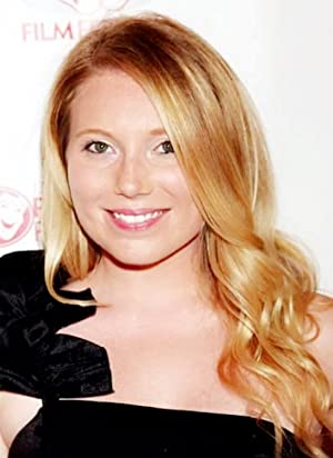 Official profile picture of Nicole Neuman